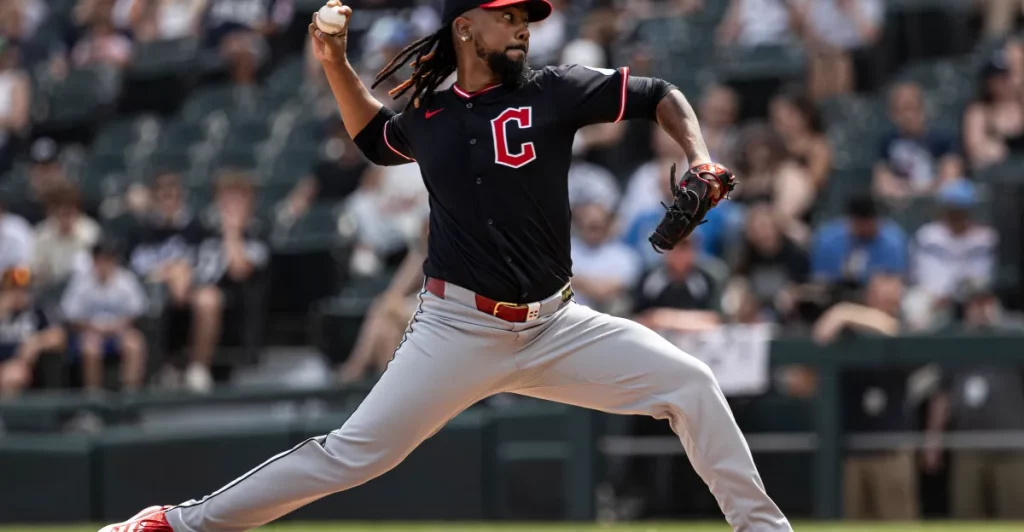 Lanciatore dei Cleveland Guardians accusati di truffa nei scommesse online.