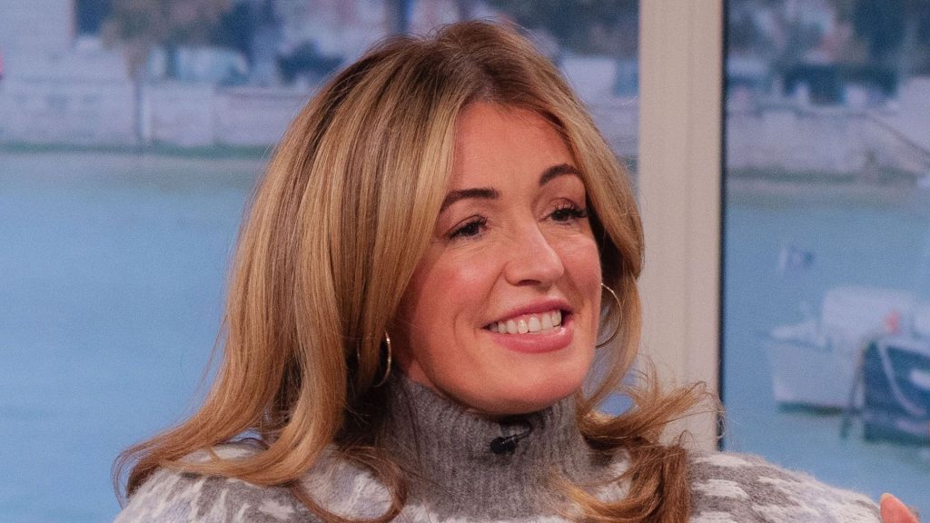 Cat Deeley sfoggia un maglione a collo alto Fair Isle perfetto per il clima autunnale.