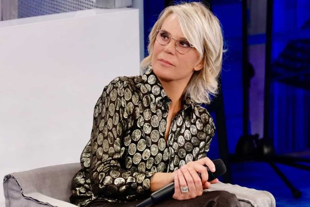 Maria De Filippi rimprovera i ballerini di Amici 25: “Paola piange da una settimana”