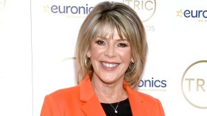 Ruth Langsford’s trendy knee-high boots ideal for crisp, sunny autumn walks this season.