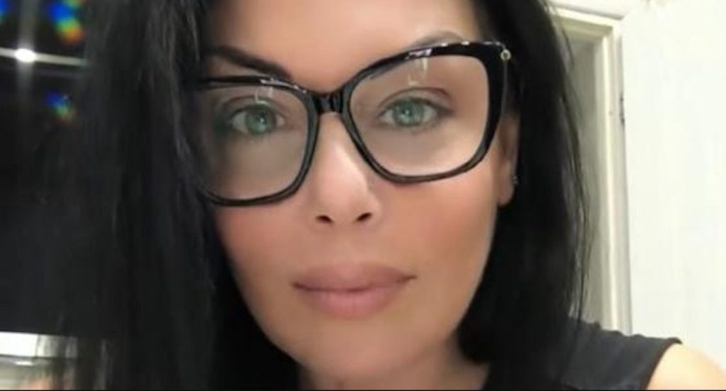 Tragico ritrovamento a Napoli: Nunzia Cappitelli, 51 anni, morta in casa, sospetto omicidio.