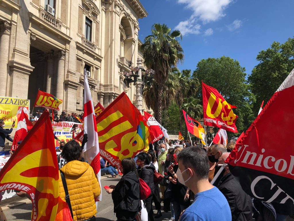 Sciopero Usb 28/11: Stop alle spese per armi, investiamo in scuola e sanità!