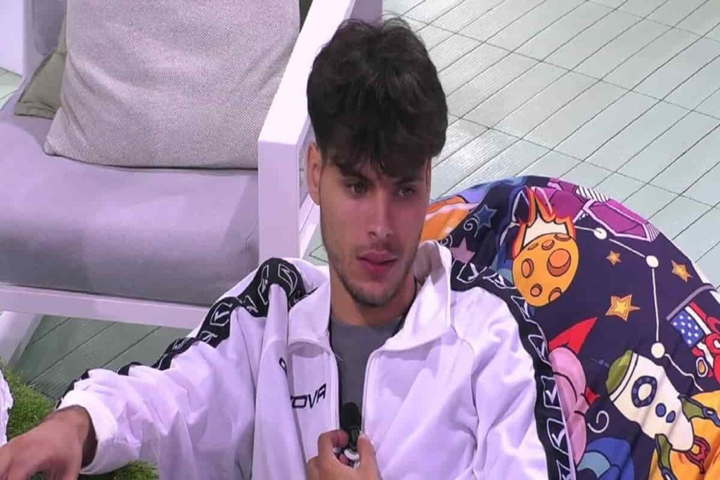 Simone attacca il Grande Fratello: “Calma piatta e disonestà tra i concorrenti”