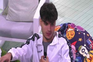 Simone attacca il Grande Fratello: “Calma piatta e disonestà tra i concorrenti”