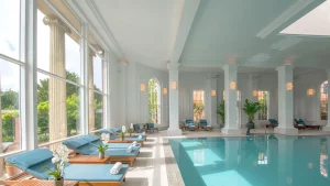 Soho Farmhouse: Il Paradiso per gli Amanti del Divertimento Se sei un festaiolo in cerca di...