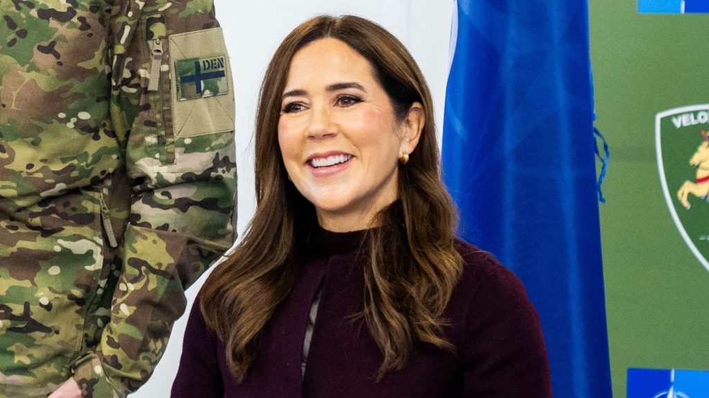 Scopri il trucco di Queen Mary per rinnovare i tuoi maglioni invernali!