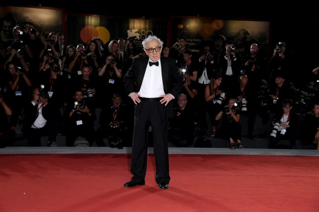 Woody Allen compie 90 anni: leggenda di comicità e genio cinematografico