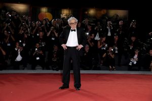 Woody Allen compie 90 anni: leggenda di comicità e genio cinematografico