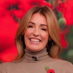 Cat Deeley: la gonna in suede che definisce il lusso di stagione. Scopri il look perfetto!