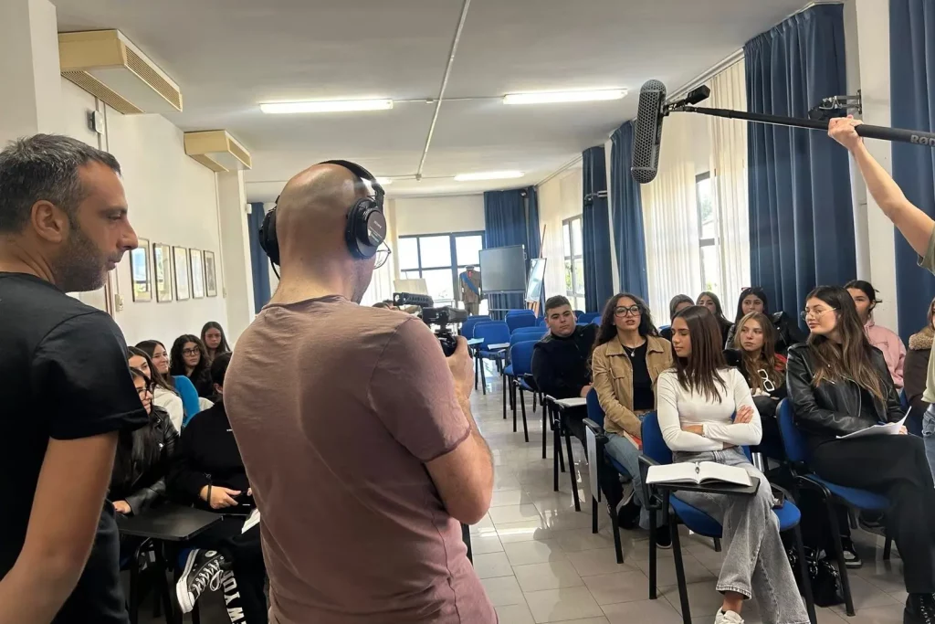 Finali Indimenticabili: ‘100strati’ a Reggio Calabria e Cosenza Celebra il Talento Locale