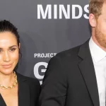 L'Addio alla Famiglia Reale: La Scelta di Harry e Meghan Nel 2020, il principe Harry e Meghan Markle...