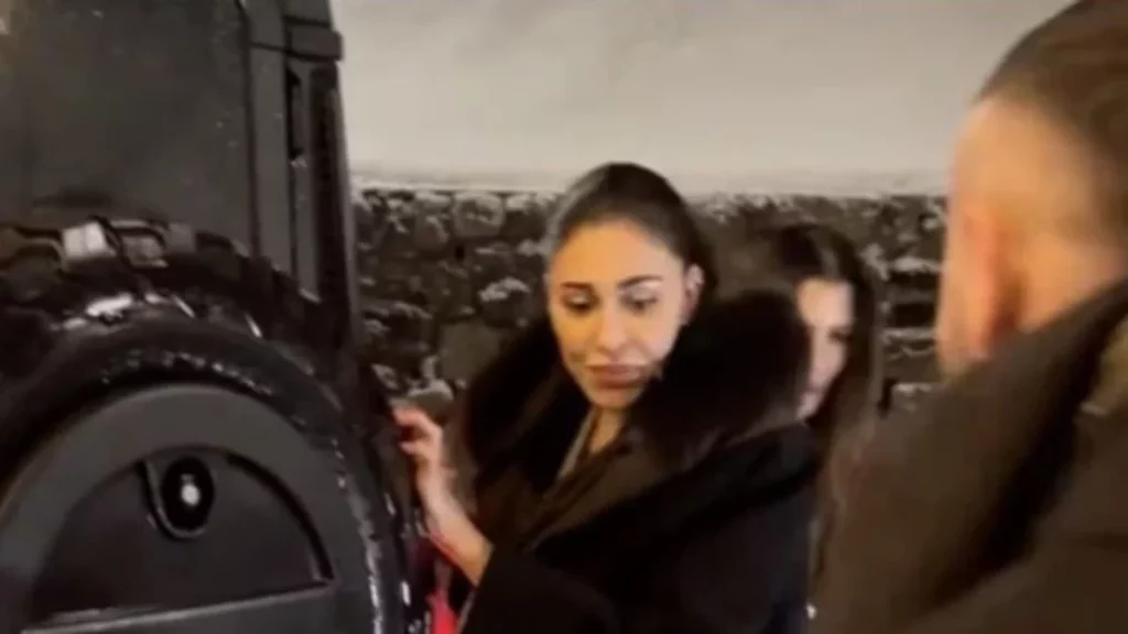 Belen Rodriguez in difficoltà sul ghiaccio a St. Moritz: il video conquista i social!