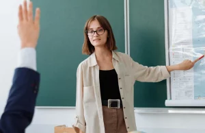 La voce si rivela uno degli strumenti più sottovalutati ma cruciali nella routine scolastica. Non...