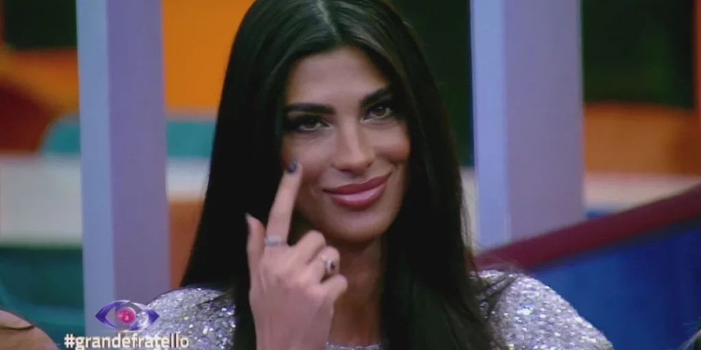 Stasera, lunedì 8 dicembre 2025, va in onda la semifinale del Grande Fratello 2025, il reality show...