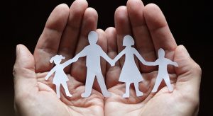 Permessi genitori: dal 2026, 10 ore extra per assistenza a figli con gravi patologie