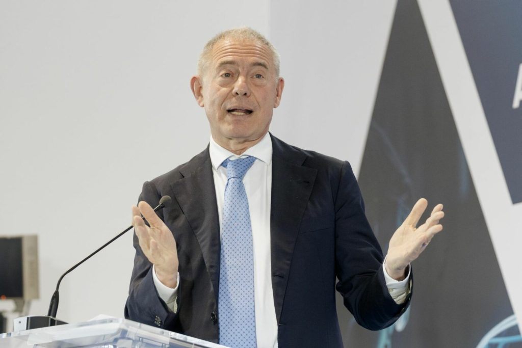 Il mondo attuale, caratterizzato da conflitti, crisi industriali e sfide legate alla...