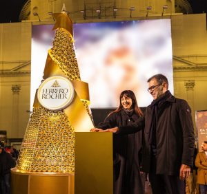 Ferrero Rocher Trasforma Piazza San Carlo a Milano MILANO (ITALPRESS) – Quest'anno, Ferrero Rocher...