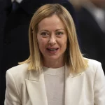 Il 2 aprile 2025, la Premier italiana Giorgia Meloni ha partecipato a una messa per il XX...