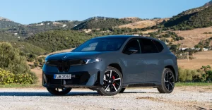 BMW iX3: la nuova era dell’elettrico inizia con il primo test drive.