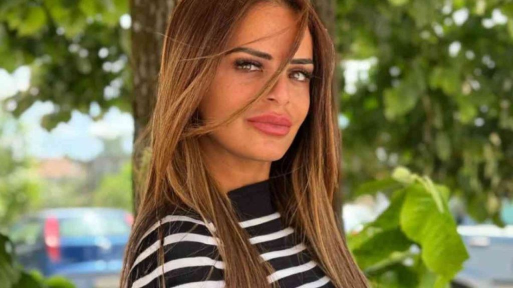 Roberta Di Padua presenta la sua nuova casa L'ex dama del trono over Roberta Di Padua ha condiviso...