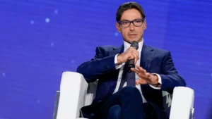 La rivalità tra Rai e Mediaset si sta rinfocolando dopo un periodo di tregua durato quasi due anni...