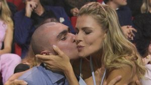 Ballando con le Stelle: Achille Costacurta dedica un dolce messaggio alla madre Martina Colombari e critica la giuria.