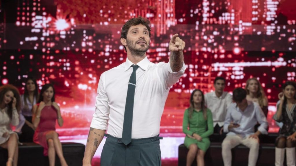 Stefano De Martino torna stasera con una nuova entusiasmante stagione di ‘Tutto è possibile’!