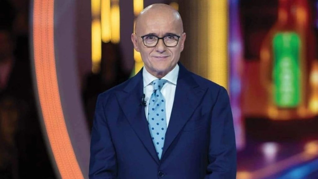 Alfonso Signorini si autosospende da Mediaset dopo le accuse di Fabrizio Corona.