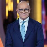 Alfonso Signorini si autosospende da Mediaset dopo le accuse di Fabrizio Corona.