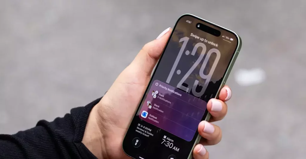 Oggi Apple ha rilasciato ufficialmente iOS 26.2 per iPhone 11 e modelli più recenti, introducendo...