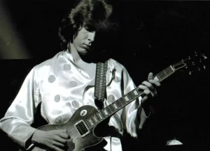 Il 12 dicembre segna un momento chiave nella vicenda dei Rolling Stones: l’uscita di Mick Taylor...