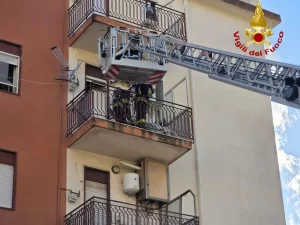 Tragedia a Messina: incendio in appartamento causa la morte di un uomo di 78 anni.