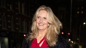 Outfit per la Festa di Natale ispirato da Penny Lancaster La stagione delle feste è in pieno...