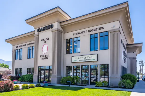 Scuola di bellezza: 7 aspetti fondamentali da conoscere prima di iniziare