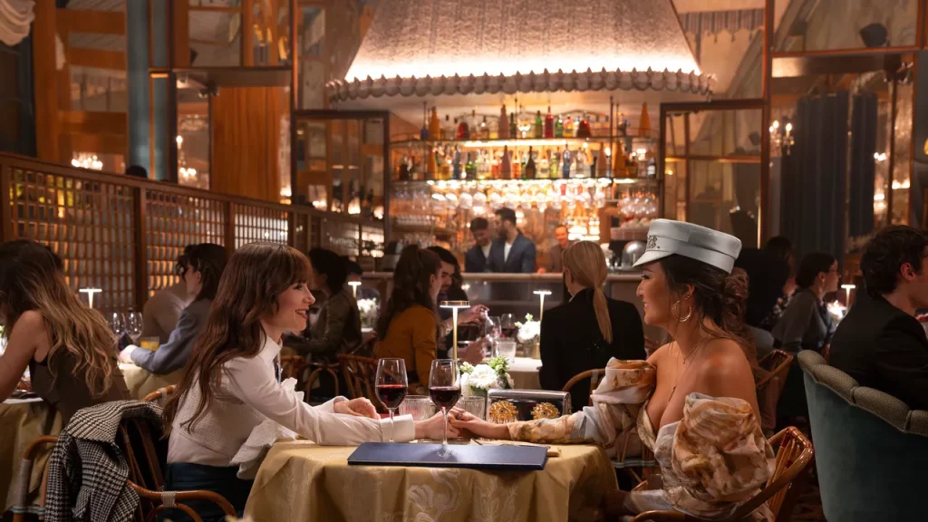 La magia di Parigi continua a mescolarsi con l'antico e il moderno, offrendo agli spettatori di...