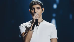 EroCaddeo, il giovane cantante rivelazione di X Factor, ha finalmente svelato dettagli importanti...