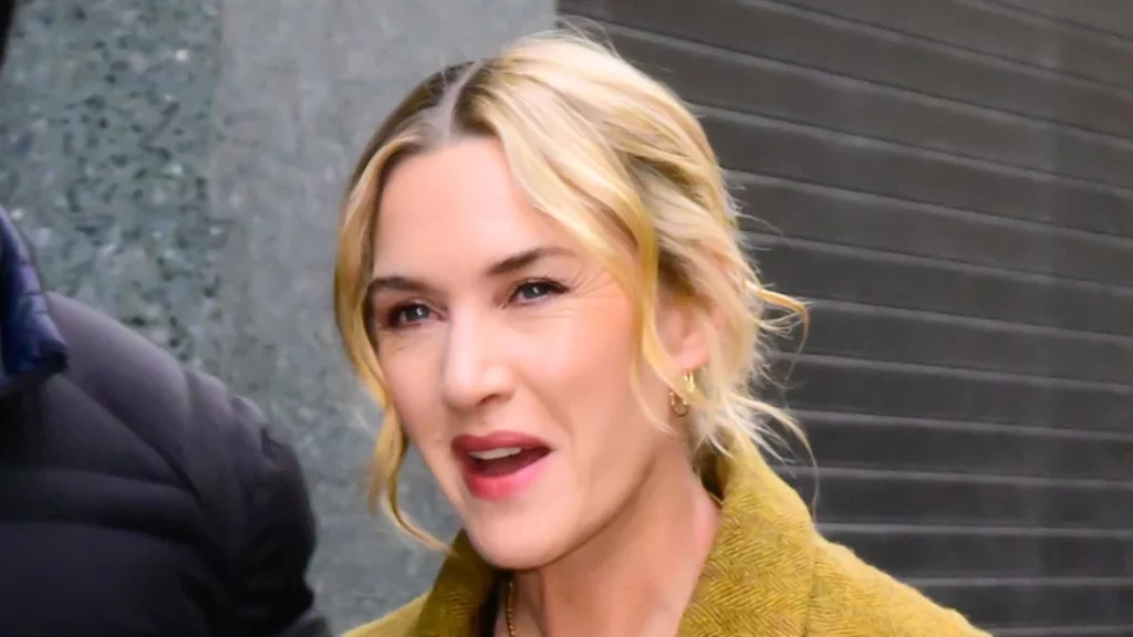 Stilare le Chelsea boots? Scopri il segreto infallibile dei jeans di Kate Winslet!