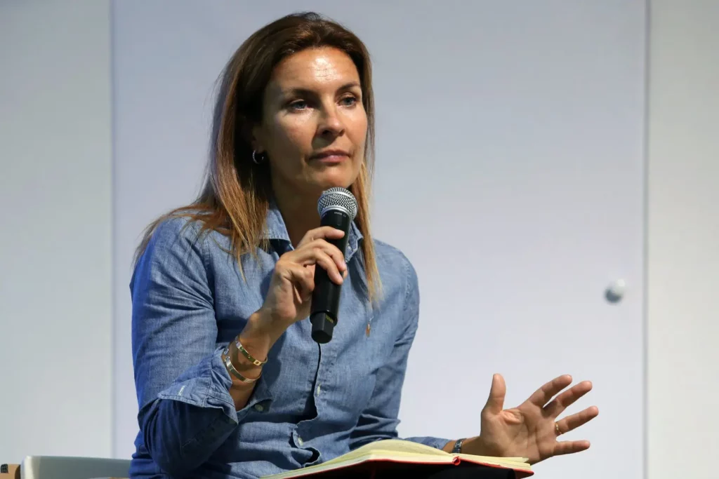 Qatargate: Parlamento europeo revoca immunità a Moretti, definita “voto politico” nella controversia.