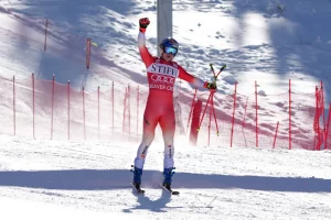 Odermatt trionfa a Beaver Creek, Paris chiude sesto nella discesa spettacolare.