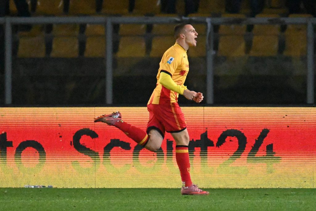 Il Lecce Trionfa contro il Pisa: Risultato Cruciale in Chiave Salvezza LECCE (ITALPRESS) – Il Lecce...