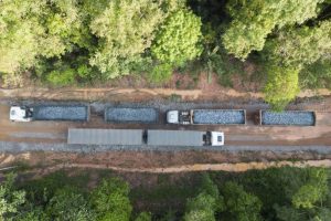 Brasile accelera la costruzione di una contestata autostrada in Amazzonia con nuove normative.