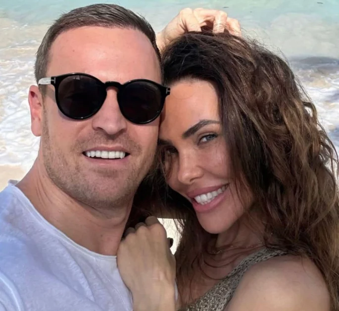 Le indiscrezioni sul futuro di Ilary Blasi: tra amore, riservatezza e ipotesi di matrimonio Al suo...