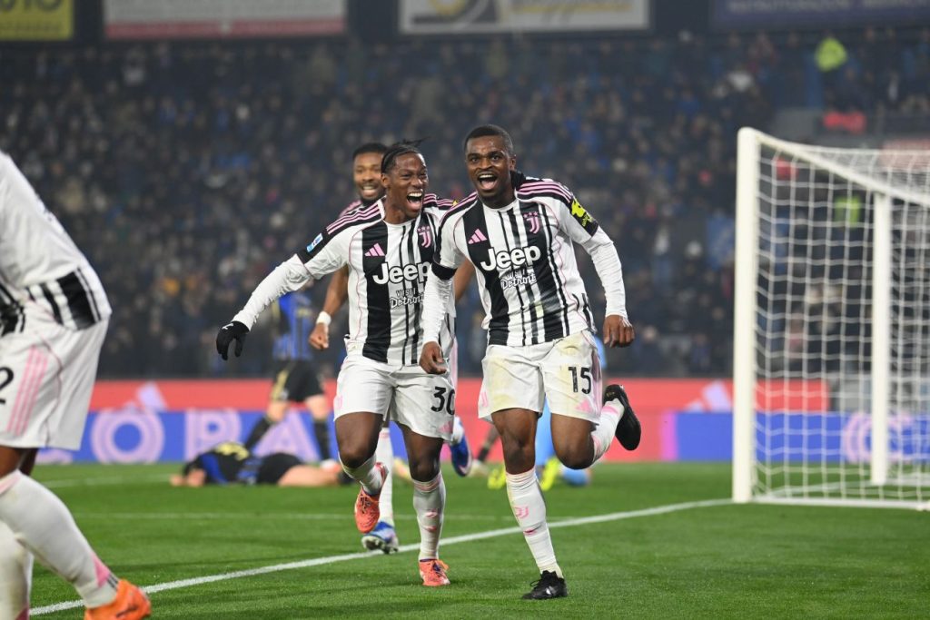 Juventus conquista Pisa 2-0, raggiungendo la terza vittoria consecutiva.