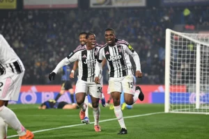 Juventus conquista Pisa 2-0, raggiungendo la terza vittoria consecutiva.