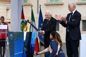 Mattarella accende il braciere olimpico per i Giochi Invernali di Milano-Cortina 2026.