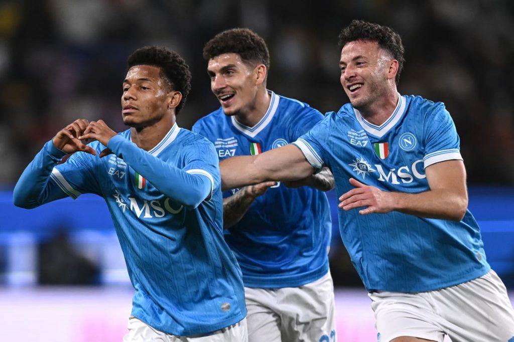 Napoli trionfa nella Supercoppa Italiana 2025, battendo il Bologna 2-0 a Riyadh.