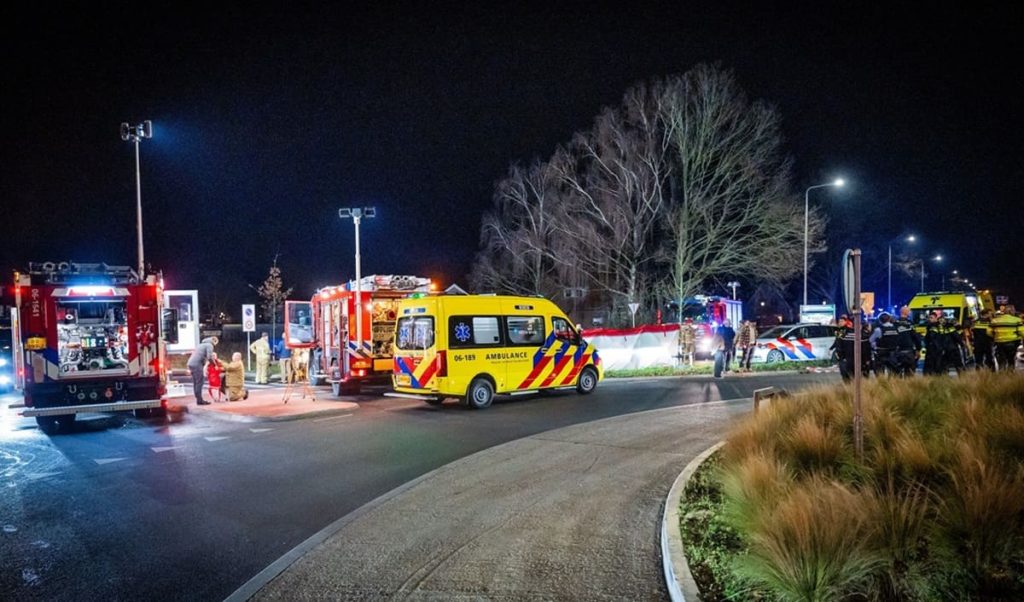 Follia natalizia in Olanda: donna 56enne investe pedoni durante una parata, nove feriti.