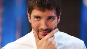 La recente turbolenta vicenda che ha coinvolto Caroline Tronelli e Stefano De Martino ha attirato...