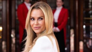Un Natale Precoce con Stile: Il Weekend di Amanda Holden Amanda Holden ha recentemente festeggiato...