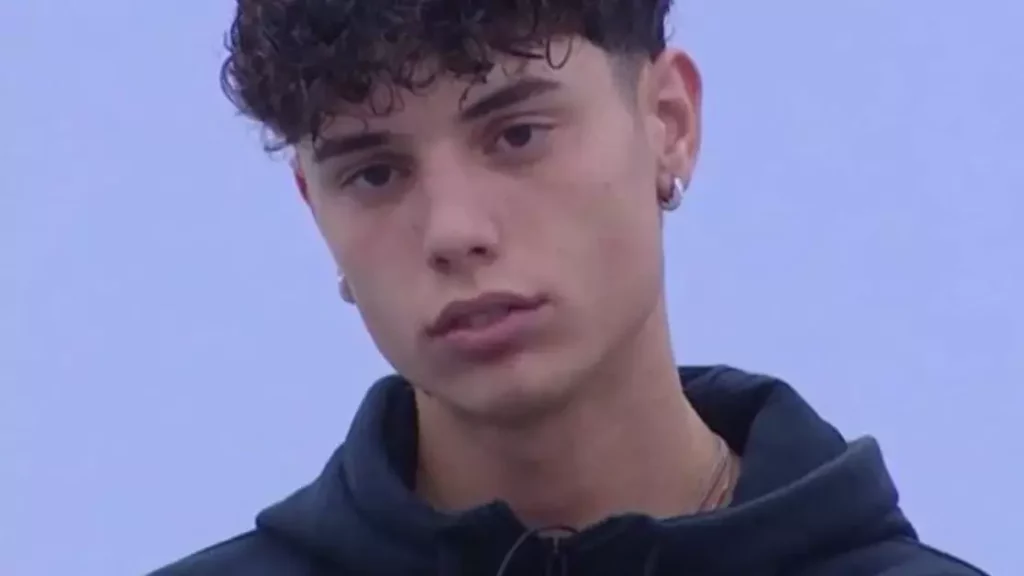 Riccardo Stimolo, cantante e concorrente di Amici 25, è finito sotto accusa dopo che alcuni suoi...